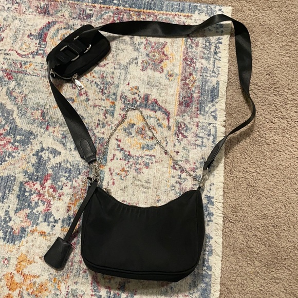 small black purse with adjustable strap & chain - Picture 1 of 8